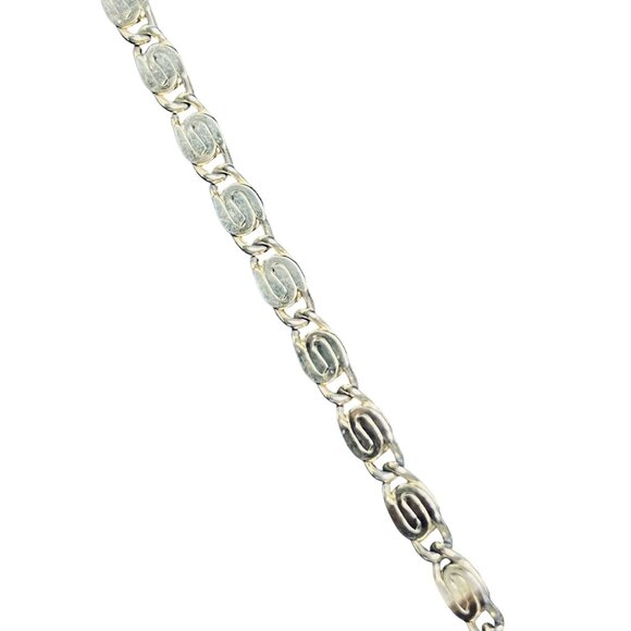 Vintage Gold Tone Snail Chain Necklace With Floral Design Oval Pendant (5676) - Picture 3 of 6